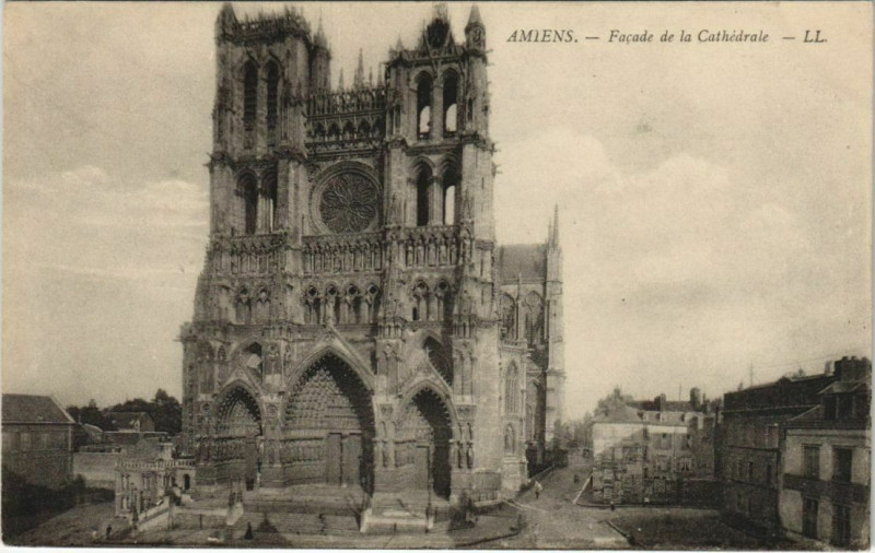 Carte postale ancienne La Cathédrale Amiens à Amiens