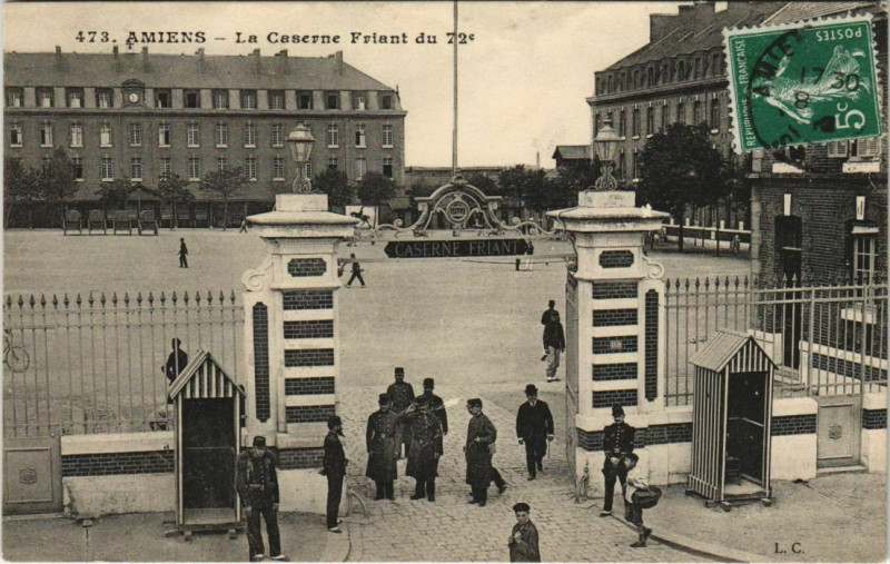Carte postale ancienne Amiens Caserne Friant du 72 à Amiens