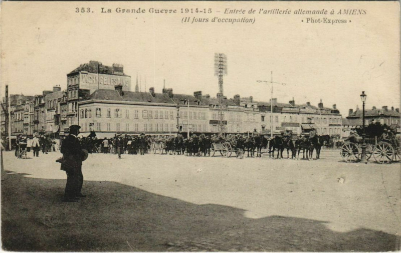 Carte postale ancienne Guerre Amiens Entrée de l'artillerie allemande à Amiens