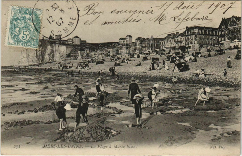 Carte postale ancienne Mers-les-Bains La Plage a marée basse à Mers-les-Bains