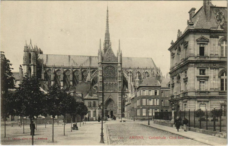 Carte postale ancienne La Cathédrale Amiens à Amiens