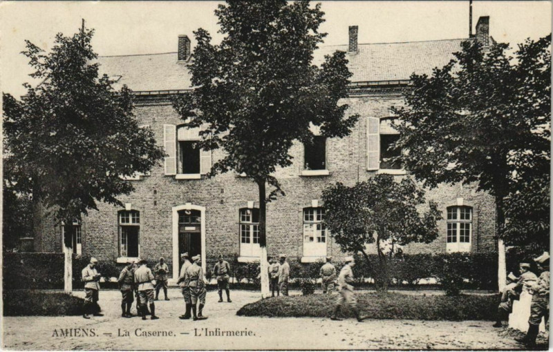 Carte postale ancienne Amiens La Caserne Infirmerie à Amiens