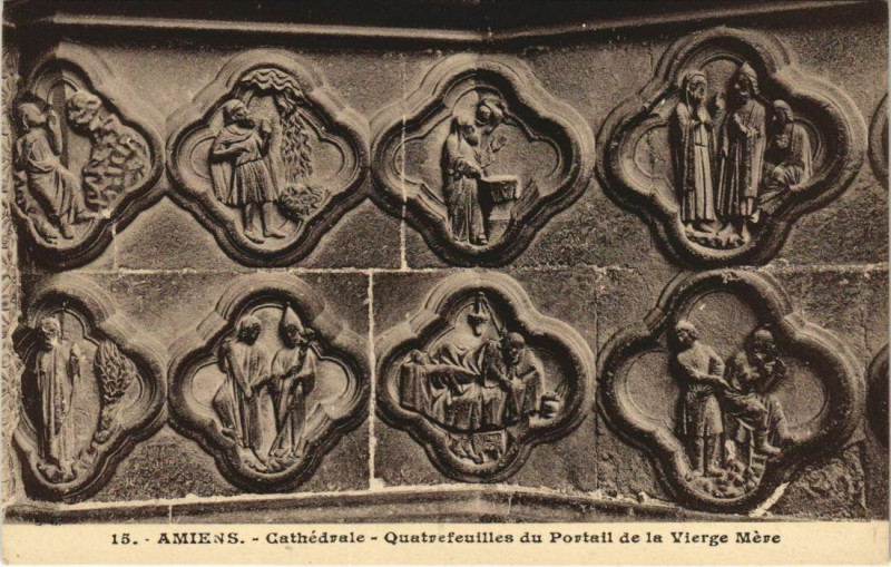 Carte postale ancienne Cathédrale Amiens Quatrefeuilles du Portail de la Vierge Mere à Amiens