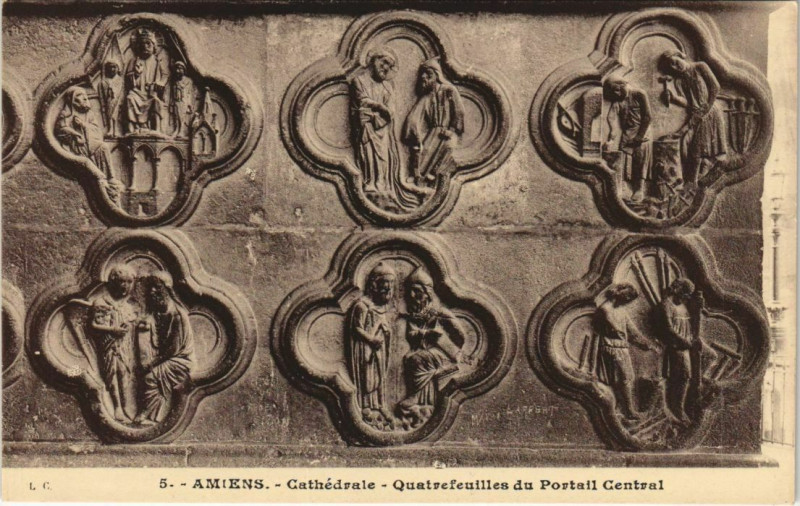Carte postale ancienne La Cathédrale Amiens Quatrefeuilles du Portail Central à Amiens