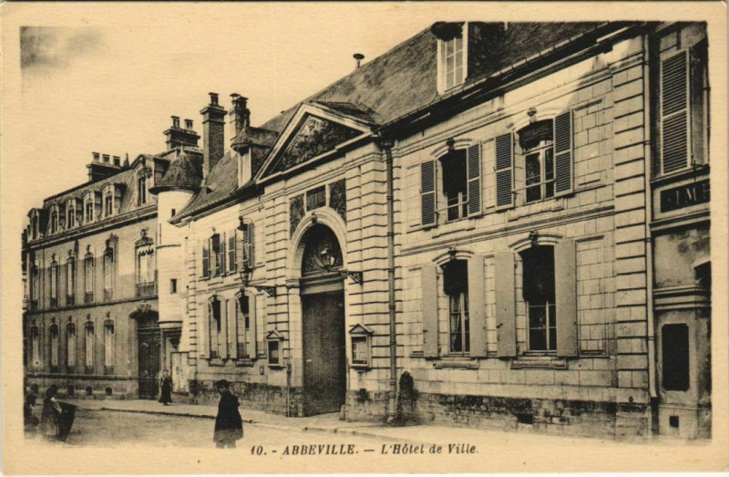 Carte postale ancienne Abbeville Hotel de Ville à Abbeville