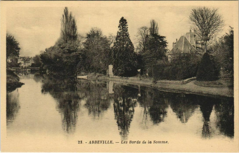 Carte postale ancienne Abbeville Les bords de la Somme à Abbeville