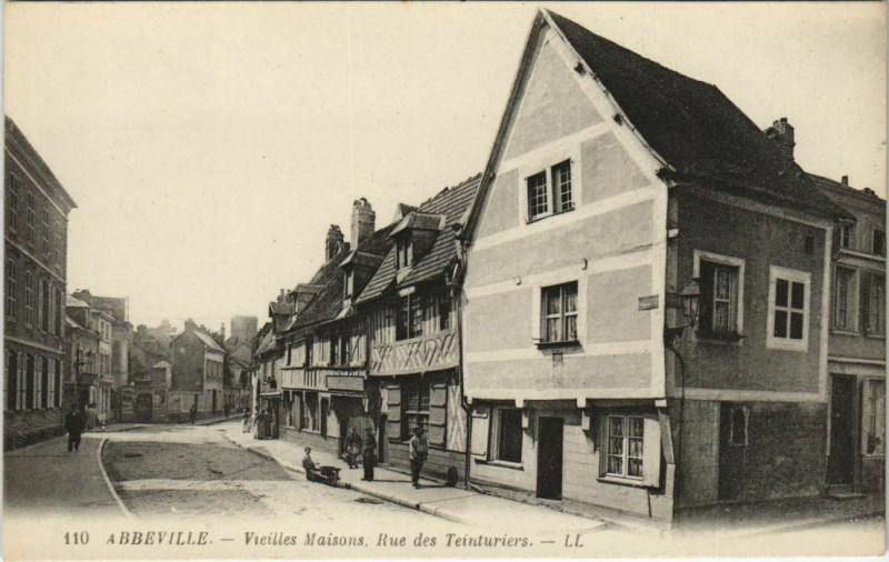 Carte postale ancienne Abbeville Vieilles Maisons Rue des Teinturiers à Abbeville