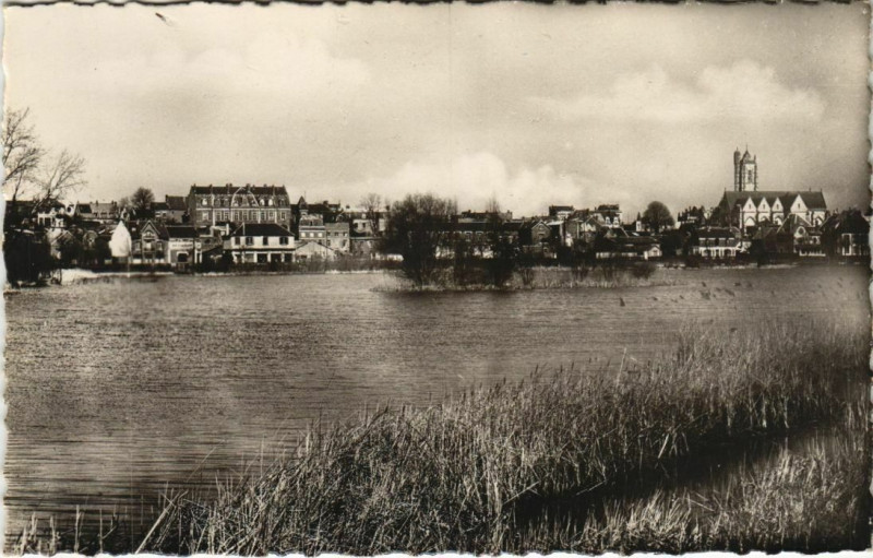 Carte postale ancienne Peronne vue générale à Péronne