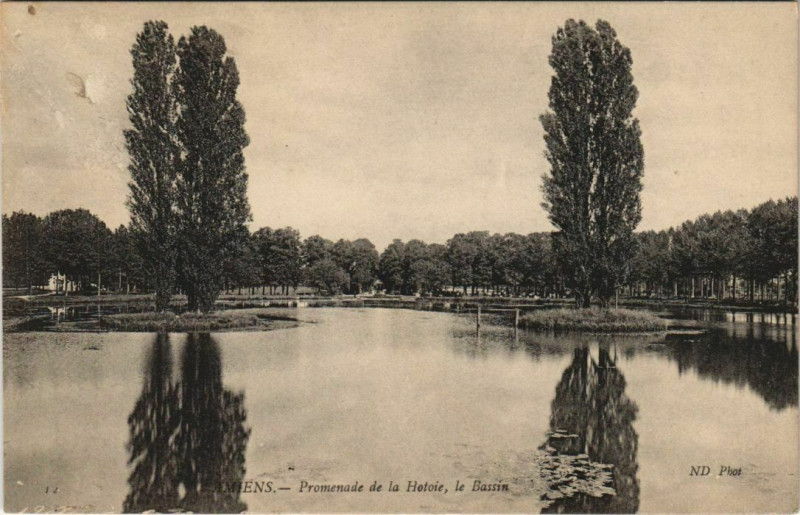 Carte postale ancienne Amiens Promenade de la Hotoie à Amiens
