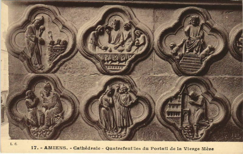 Carte postale ancienne Cathédrale Amiens Quatrefeuilles du Portail de la Vierge Mere à Amiens