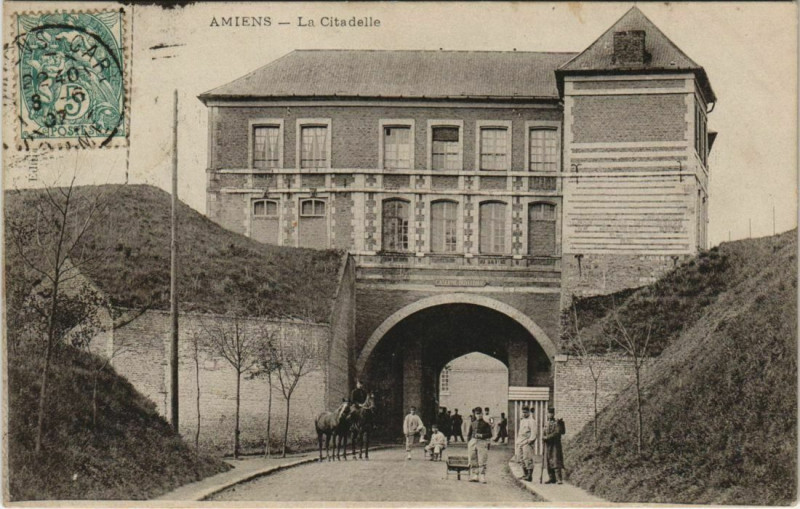 Carte postale ancienne Amiens La Citadelle à Amiens