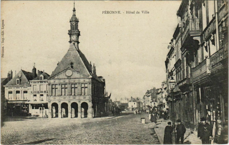 Carte postale ancienne Peronne Hotel de Ville à Péronne