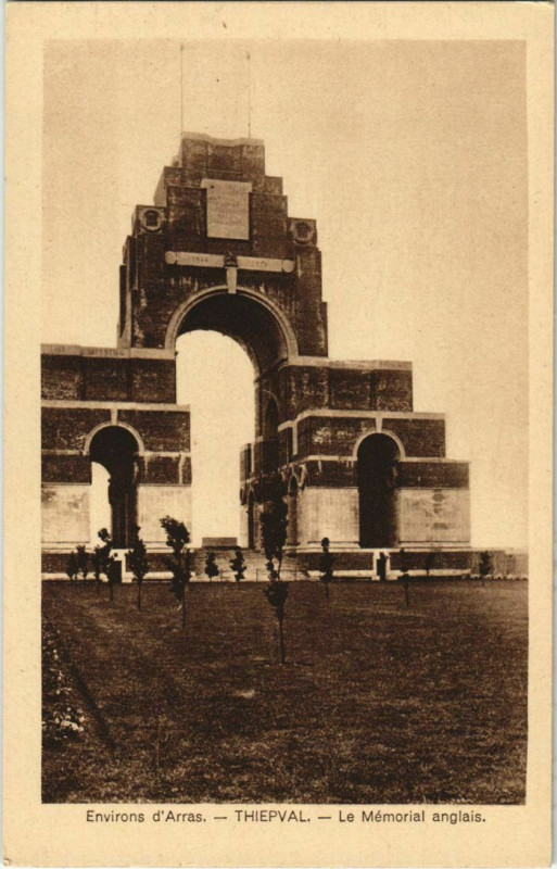 Carte postale ancienne Thiepval Memorial British Engish à Thiepval