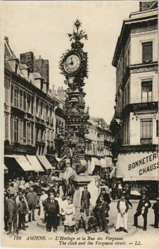 Carte postale ancienne Amiens Horloge rue des Vergeaux à Amiens