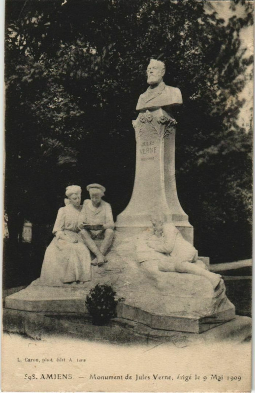 Carte postale ancienne Amiens Monument de Jules Verne à Amiens