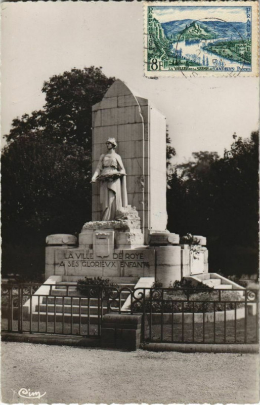 Carte postale ancienne Roye Monument aux Morts à Roye
