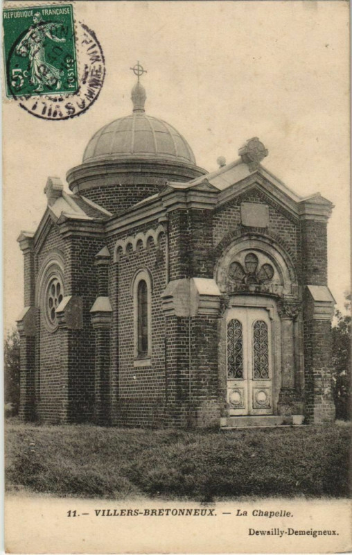 Carte postale ancienne Villers-Bretonneux Chapelle à Villers-Bretonneux