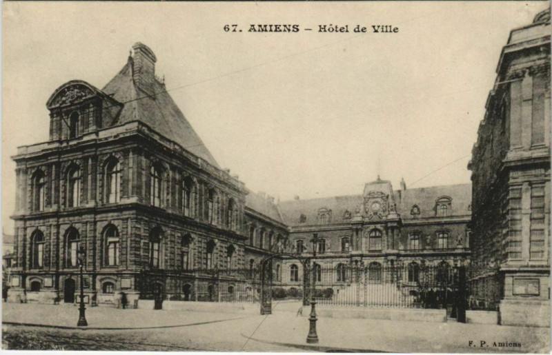 Carte postale ancienne Amiens Hotel de Ville à Amiens