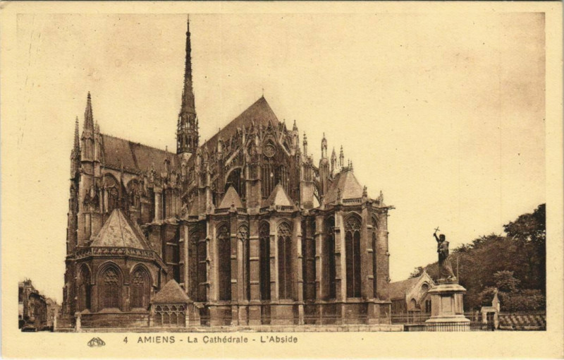 Carte postale ancienne La Cathédrale Amiens Abside à Amiens