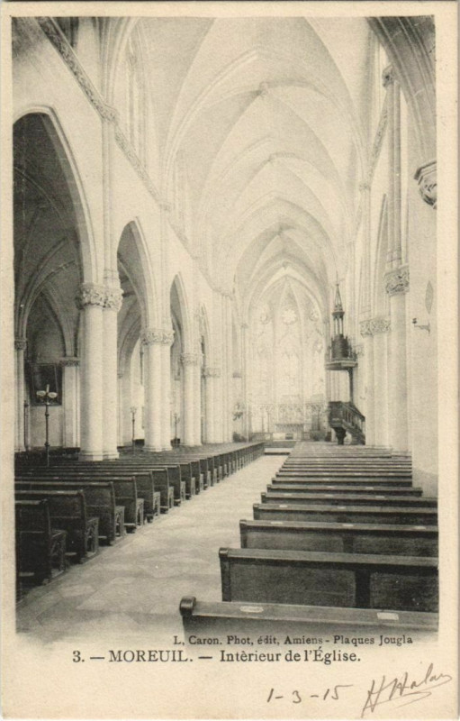 Carte postale ancienne Moreuil Intérieur de l'Eglise à Moreuil