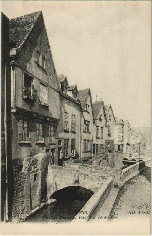 Carte postale ancienne Amiens Rue des Tanneurs à Amiens