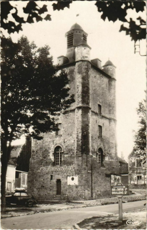 Carte postale ancienne Saint-Riquier Le beffroi à Saint-Riquier