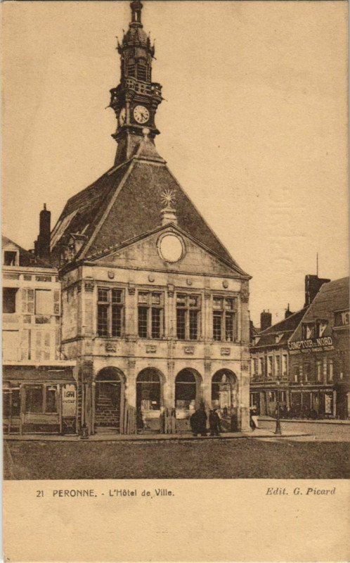 Carte postale ancienne Peronne Hotel de Ville à Péronne