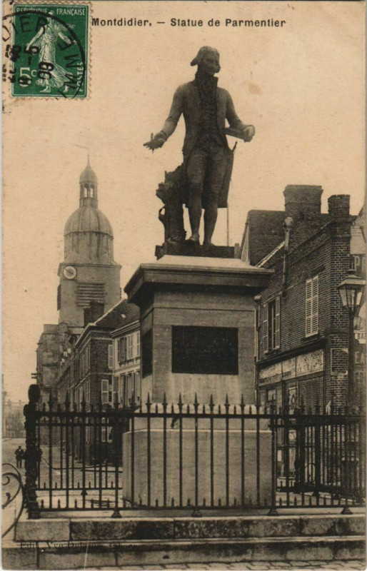 Carte postale ancienne Montdidier Statue de Parmentier à Montdidier