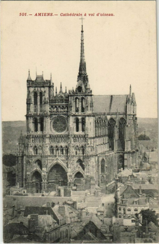 Carte postale ancienne La Cathédrale Amiens a vol d'oiseau à Amiens