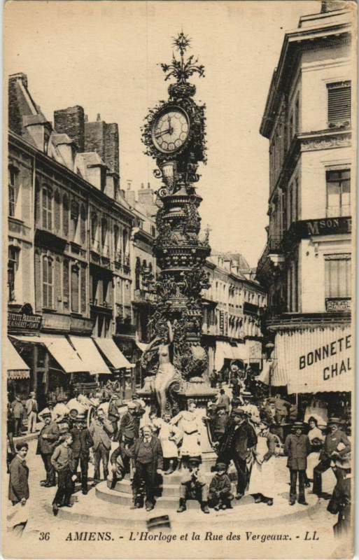 Carte postale ancienne Amiens Horloge Rue de Vergeaux à Amiens