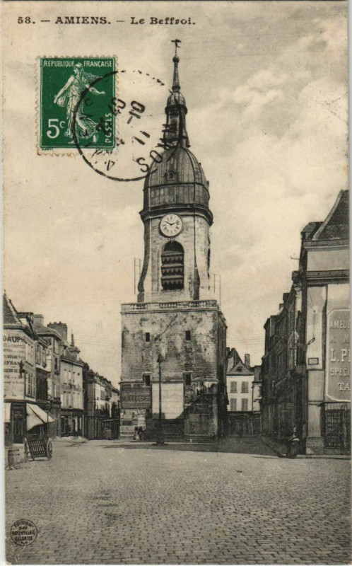 Carte postale ancienne Amiens Le beffroi à Amiens