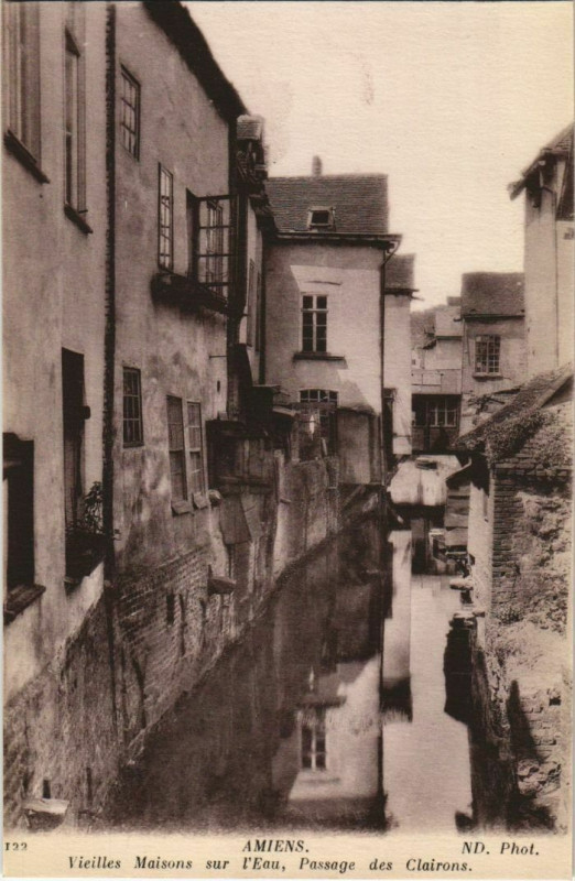Carte postale ancienne Amiens Vieilles Maisons Passage des Clairons à Amiens