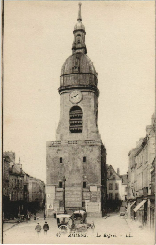 Carte postale ancienne Amiens Le beffroi à Amiens