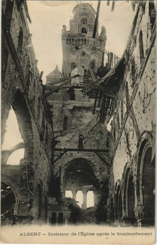 Carte postale ancienne Guerre Albert Intérieur de l'Eglise à Albert