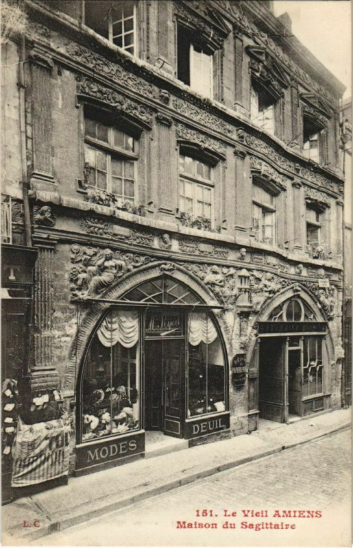 Carte postale ancienne Vieil Amiens Maison du Sagittaire à Amiens