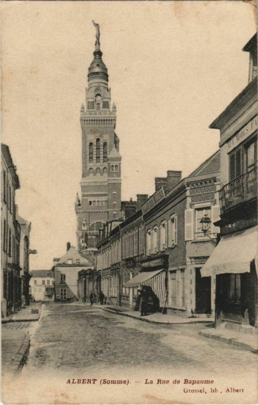Carte postale ancienne Albert Rue de Bapaume à Albert