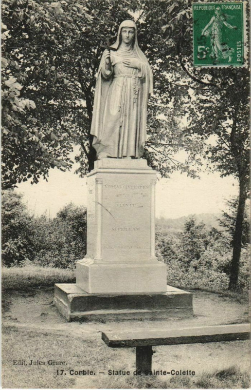 Carte postale ancienne Corbie Statue de Sainte-Colette à Corbie
