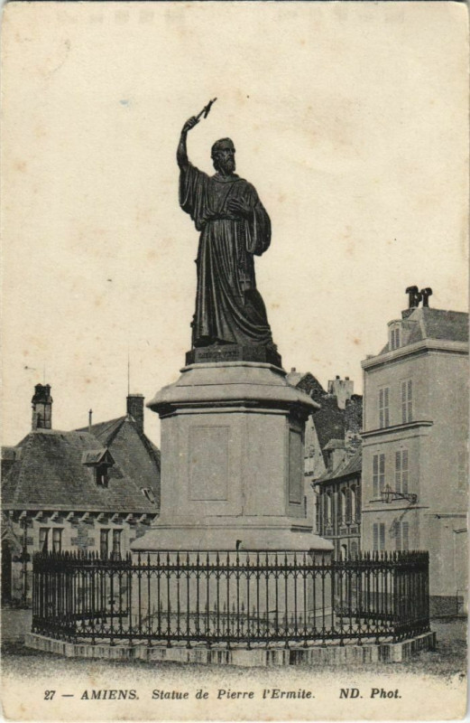 Carte postale ancienne Amiens Statue de Pierre l'Ermite à Amiens
