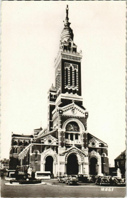 Carte postale ancienne Albert La Basilique à Albert