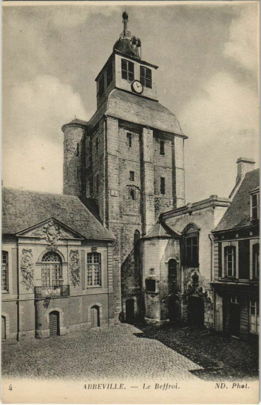 Carte postale ancienne Abbeville Le beffroi à Abbeville