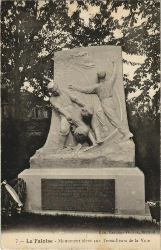 Carte postale ancienne La Faloise Monument aux Travailleurs de la Voie à La Faloise