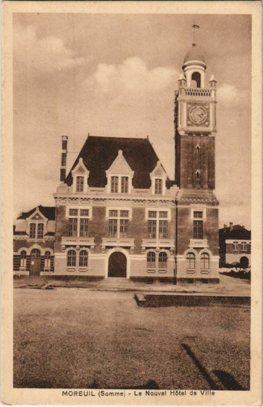 Carte postale ancienne Moreuil Hotel de Ville à Moreuil