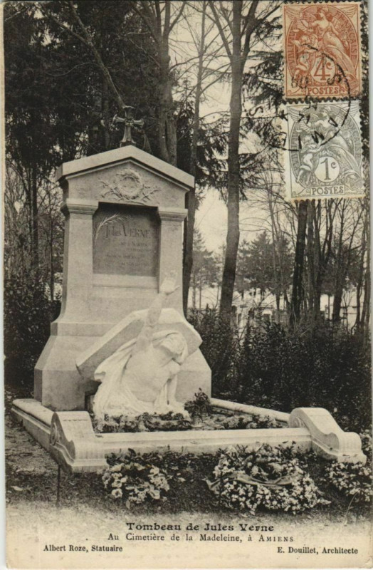 Carte postale ancienne Amiens Cimetiere de la Madeleine Tombeau de Jules Verne à Amiens