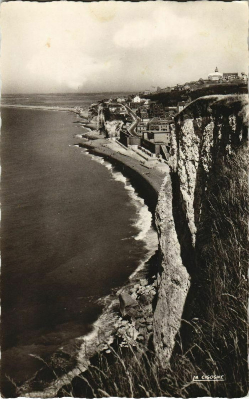 Carte postale ancienne Ault vue de la plage à Ault