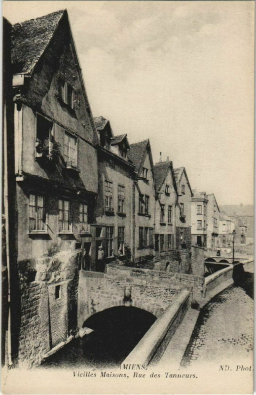 Carte postale ancienne Amiens Vieilles Maisons Rue des Tanneurs à Amiens
