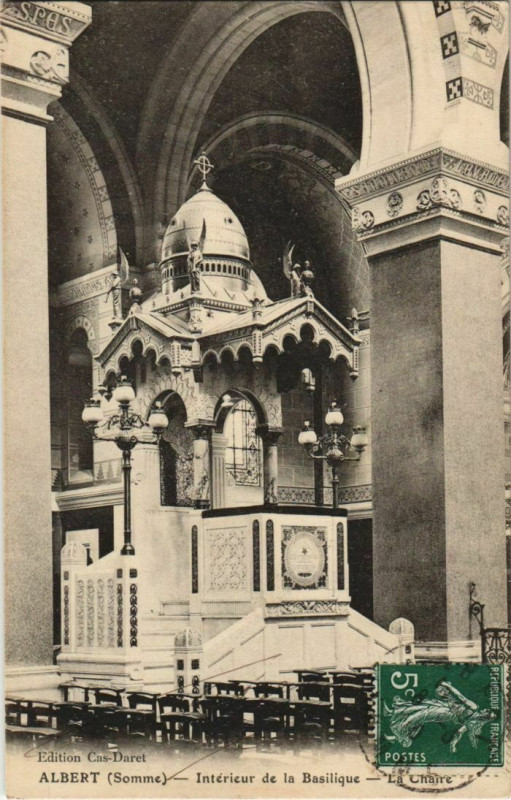Carte postale ancienne Albert Intérieur de la Basilique à Albert