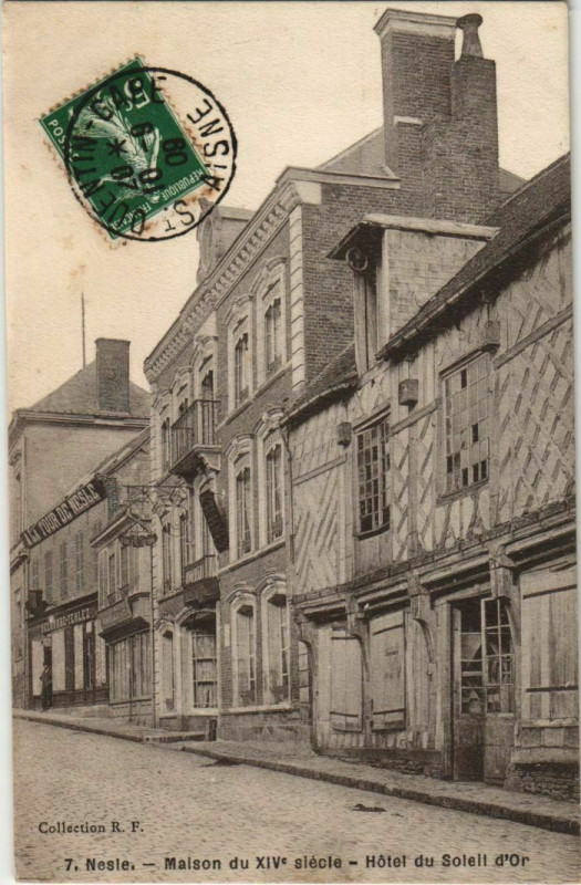 Carte postale ancienne Nesle Maison Hotel du Soleil d'Or à Nesle