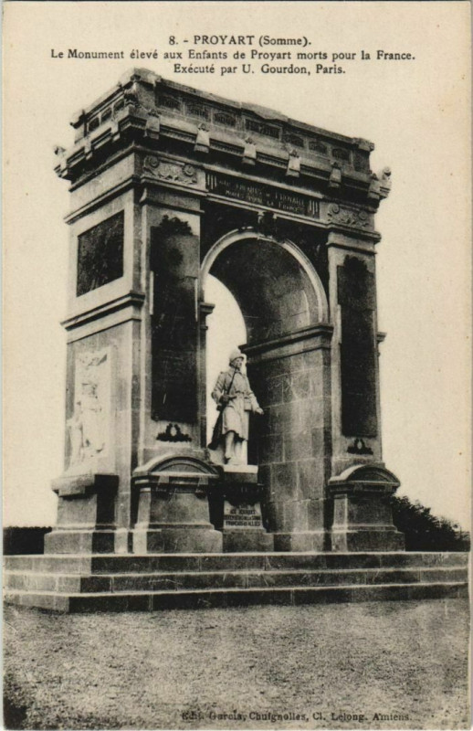 Carte postale ancienne Proyart Monument aux Morts à Proyart