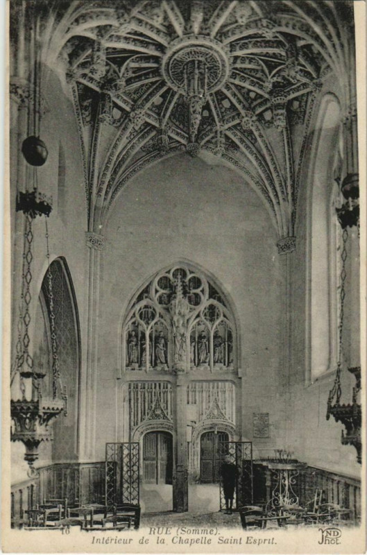 Carte postale ancienne Rue Intérieur de la Chapelle Saint-Esprit à Rue