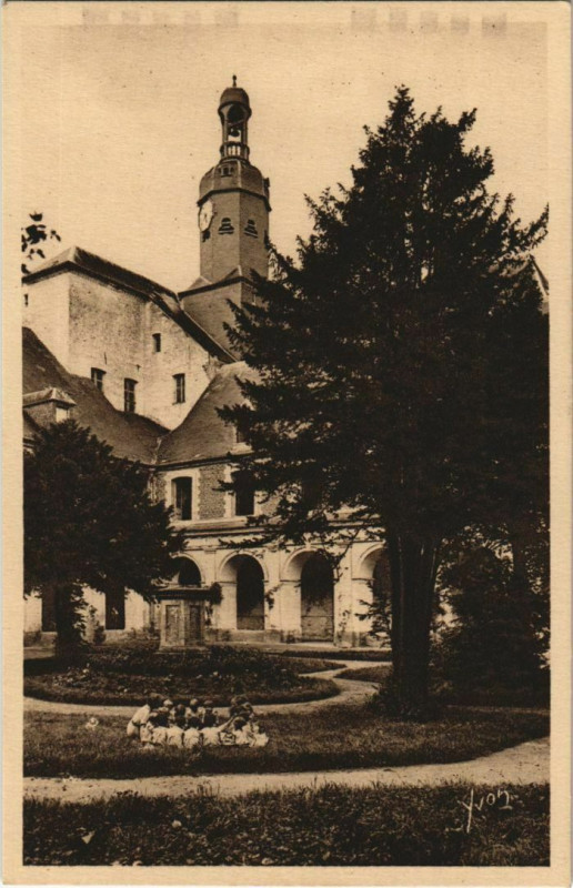 Carte postale ancienne Abbaye de Valloires Le grand Préau à Y